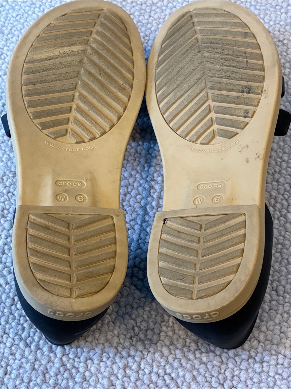 CROCS Open Flat Sandals, Black/Tan, Size 6 - Picture 7 of 9